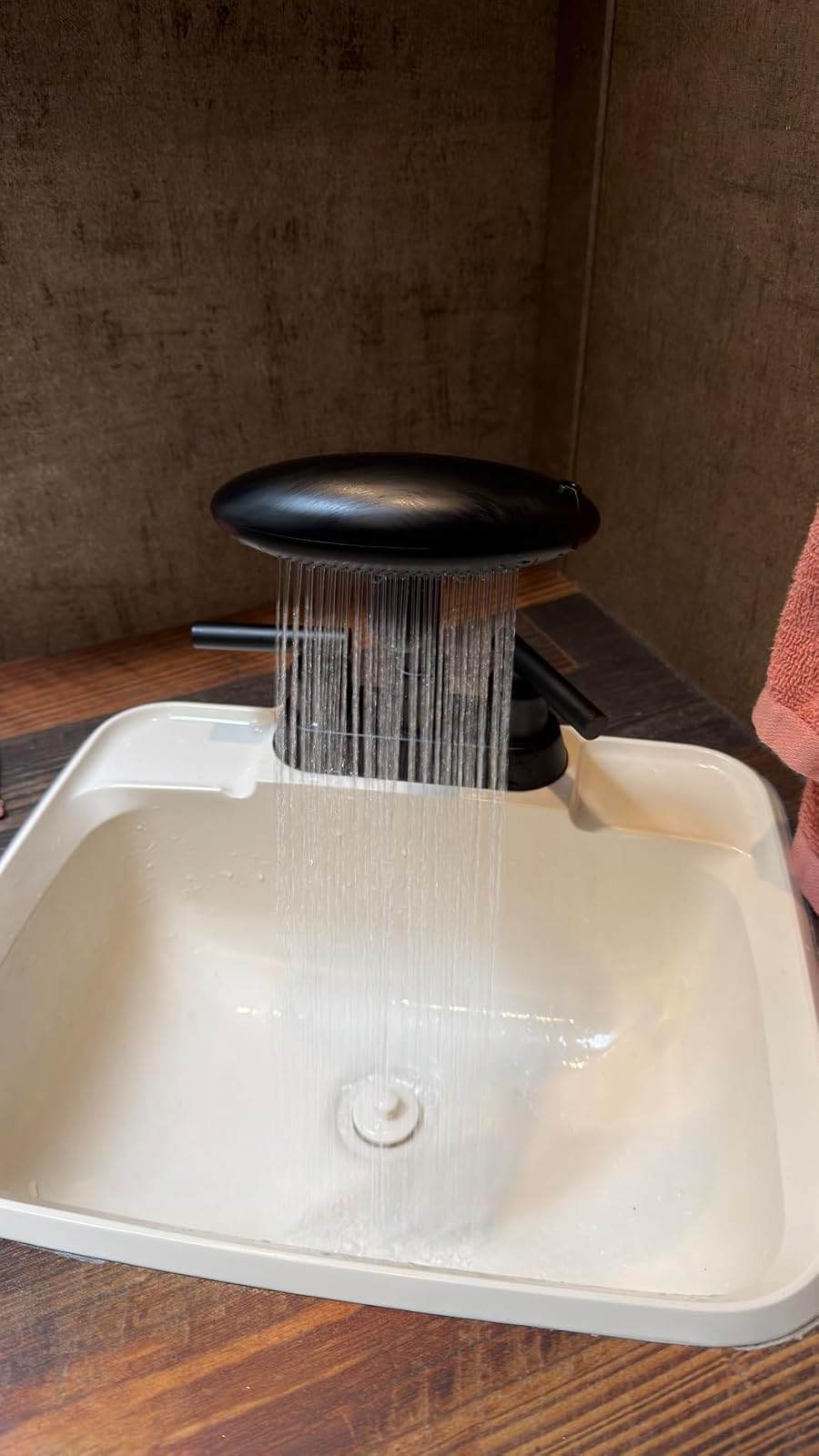 The Swiveling Faucet With Four Water Modes
