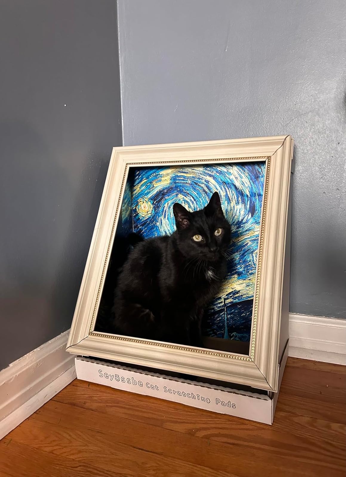 The Mona Lisa Cardboard Cat Scratcher photo 4