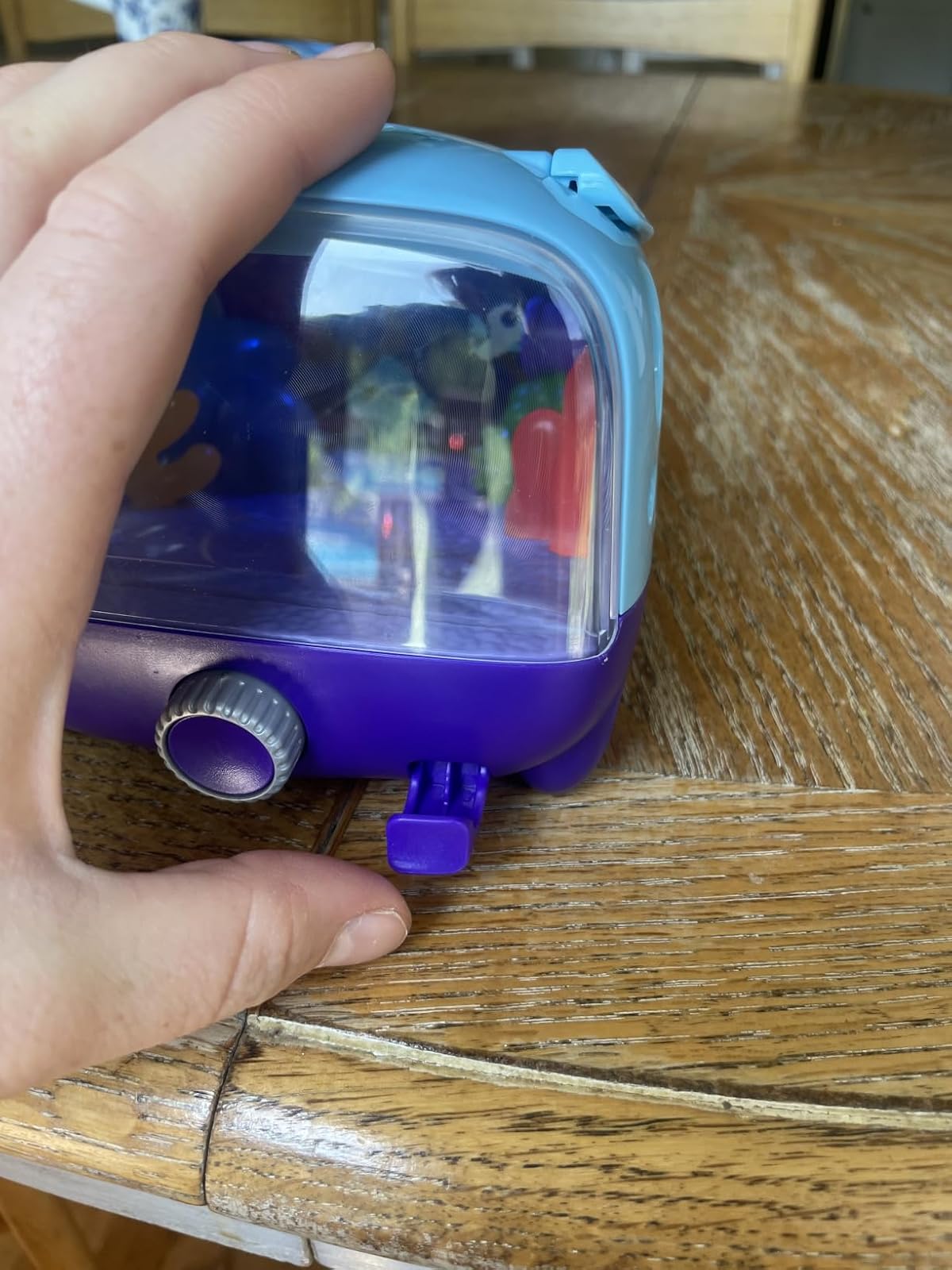 The Virtual Fish Tank With Zero Real Splashes photo 2