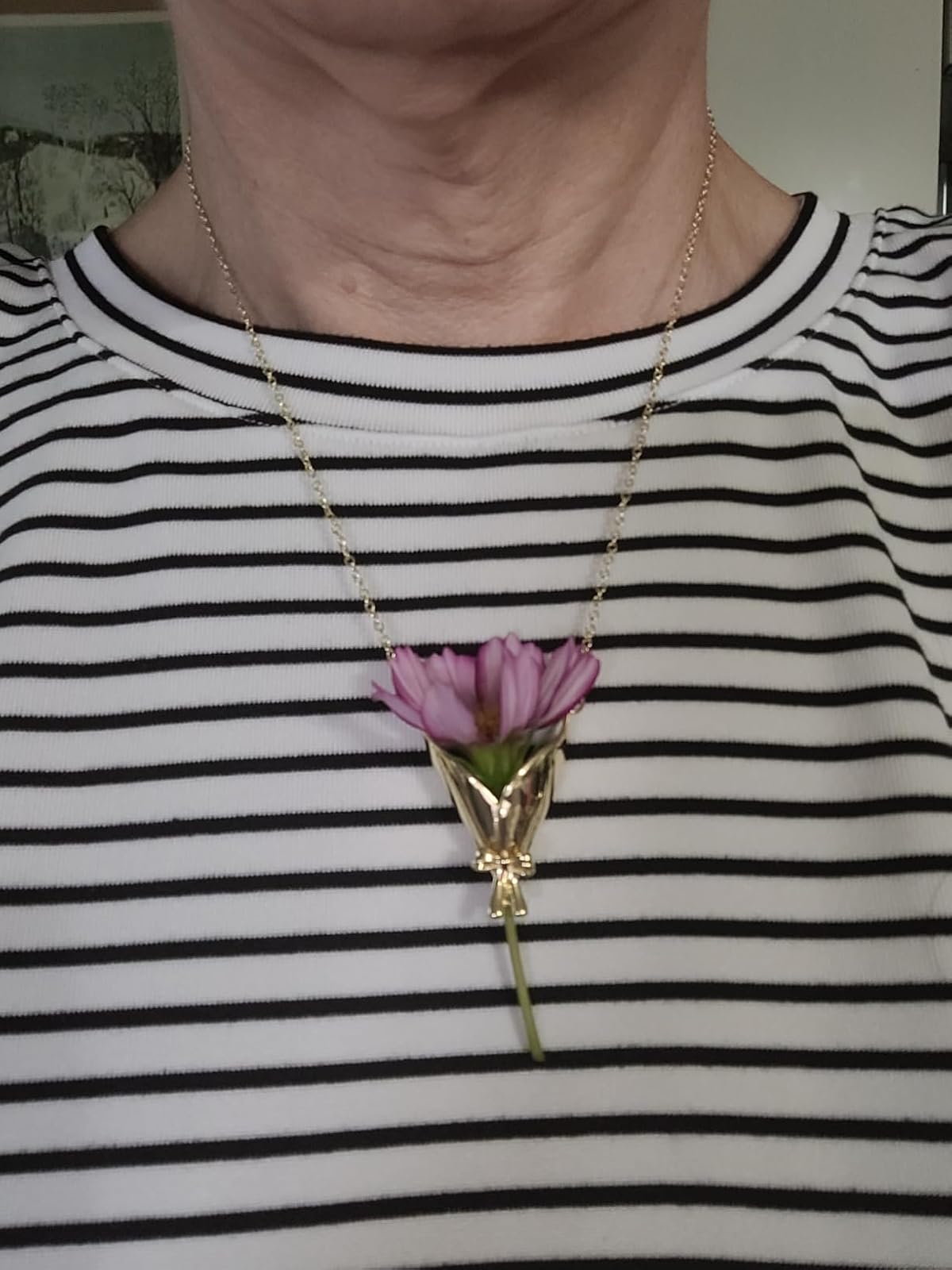 A Necklace That Holds Real Tiny Flowers